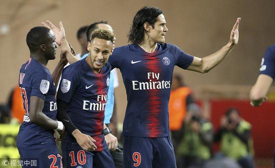 人盯人战术，一段萨利巴紧逼凯恩的短视频走红网络