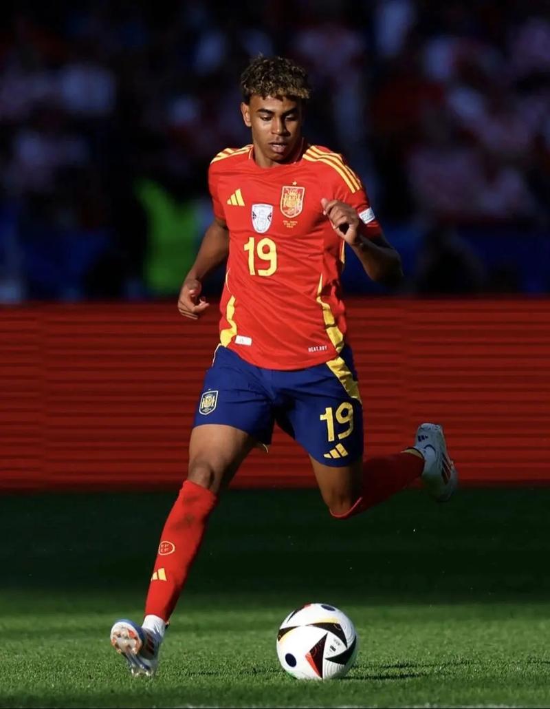 联想天禧AI足球智能体正式上线，亮相咪咕世界杯抽签夜直播（联想天禧AI足球智能体重磅上线，于咪咕世界杯抽签之夜直播首秀）